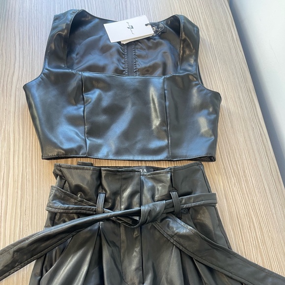 7 for all mankind XS faux leather back zip crop top NWT - Picture 5 of 6